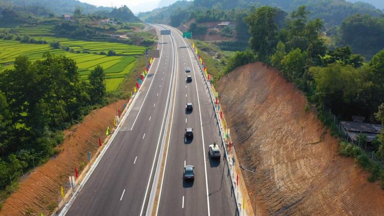 Để đầu tư sớm cao tốc Sơn La - Điện Biên trước năm 2030, Bộ Giao thông vận tải đề nghị hai địa phương chủ động huy động nguồn lực và báo cáo Thủ tướng Chính phủ xem xét (Ảnh minh hoạ).