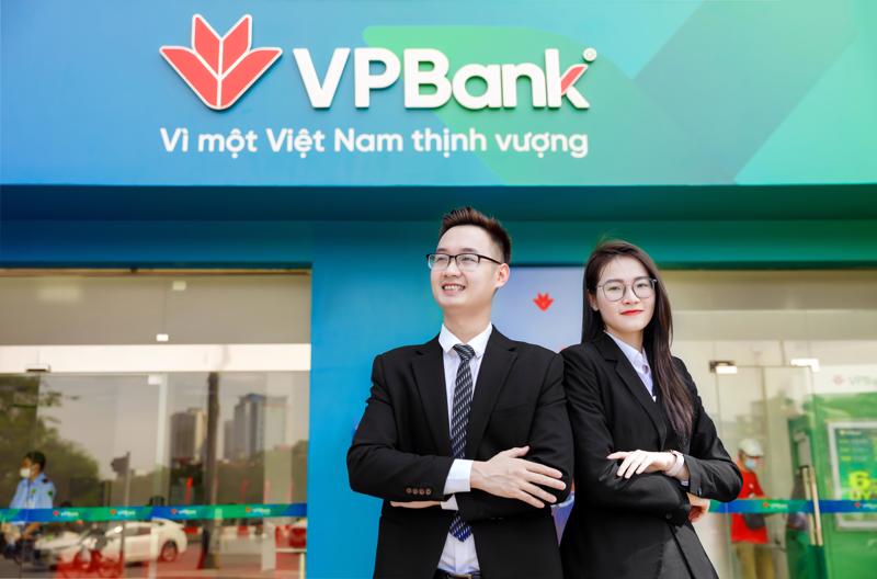 Moody’s nâng xếp hạng tín nhiệm của VPBank lên ngang mức xếp hạng Quốc gia Kết quả nâng hạng tín nhiệm VPBank được đưa ra sau khi ngân hàng hoàn tất bán 49% cổ phần tại công ty tài chính tiêu dùng FE Credit cho tập đoàn tài chính SMBC của Nhật Bản cuối tháng 10 vừa qua.