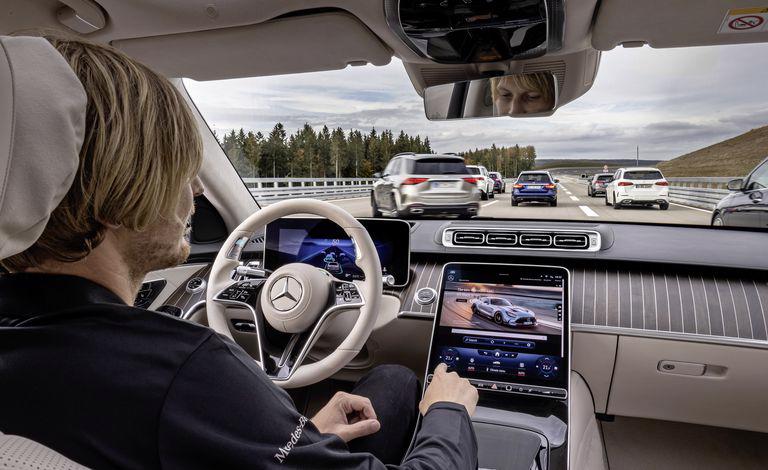 Hệ thống tự lái là một trong những công nghệ đột phá nhất hiện tại và bạn cũng có thể được tận hưởng trải nghiệm đầy thú vị với hình ảnh liên quan. Chiếc xe đưa bạn đến một thế giới mới và mang đến sự tiện nghi và an toàn đầy đủ cho hành trình của bạn.