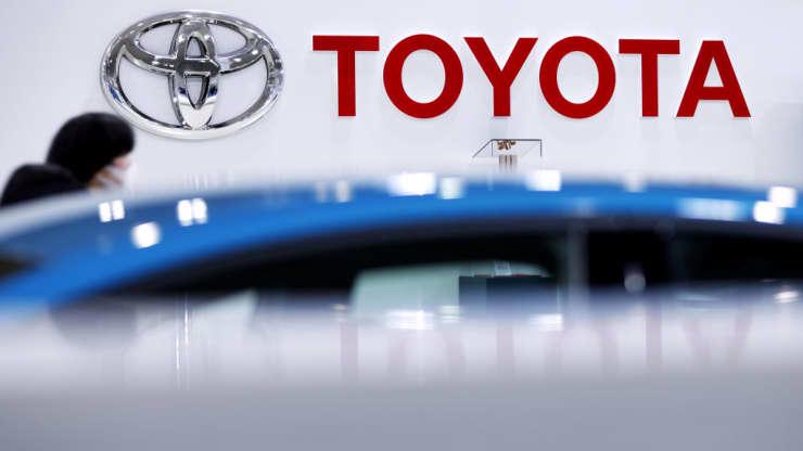 Toyota đặt mục tiêu tăng doanh số xe thuần điện thêm 3,5 triệu chiếc mỗi năm vào năm 2030 - Ảnh: Reuters