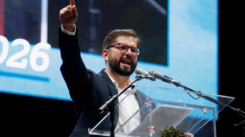 Tổng thống đắc cử Gabriel Boric phát biểu sau khi giành chiến thắng trong cuộc bầu cử ngày 19/12 - Ảnh: Reuters