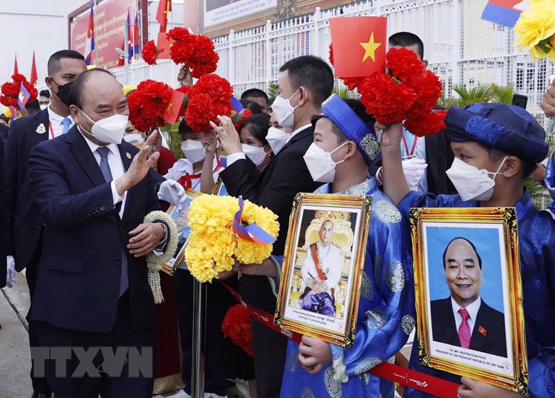 Lễ tiễn Chủ tịch nước Nguyễn Xuân Phúc tại Sân bay Quốc tế Puchentong - Ảnh: TTXVN