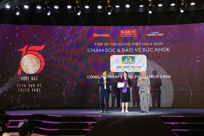 Bà Nguyễn Thị Phương Hoa - Giám đốc nhãn hàng Ngọc Châu nhận danh hiệu Tin và Dùng năm 2021.