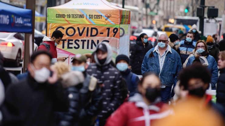 Một điểm xét nghiệm Covid-19 lưu động ở New York hôm 21/12 - Ảnh: Getty/CNBC.