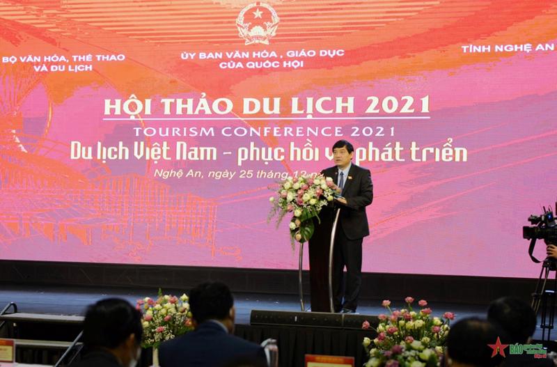 Chủ nhiệm Ủy ban Văn hóa, Giáo dục Nguyễn Đắc Vinh phát biểu khai mạc hội thảo.