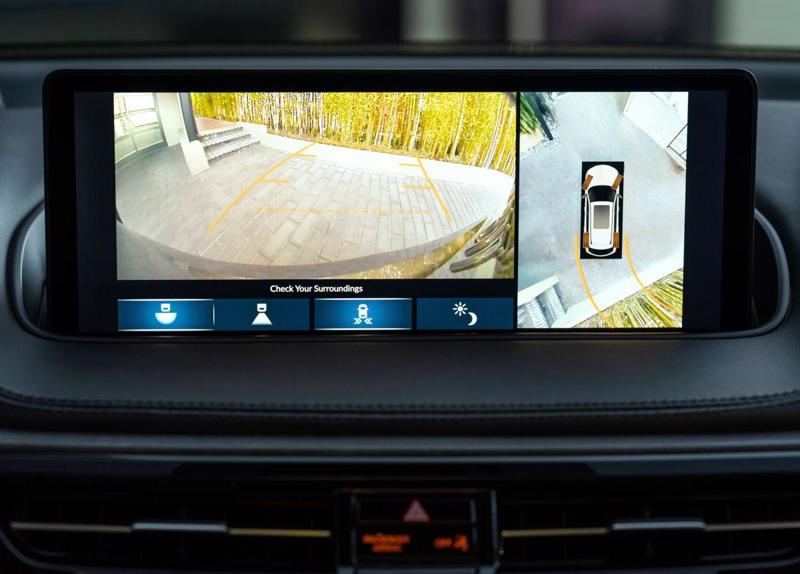 Hệ thống camera quan sát xung quanh đặc biệt hữu ích khi đỗ xe ở những khu vực chật hẹp