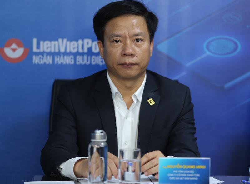 Ông Nguyễn Quang Minh, Phó Tổng giám đốc Napas nêu bốn lý do để người dân nên đi chuyển thẻ từ sang thẻ chip. Ảnh: Chu Xuân Khoa.