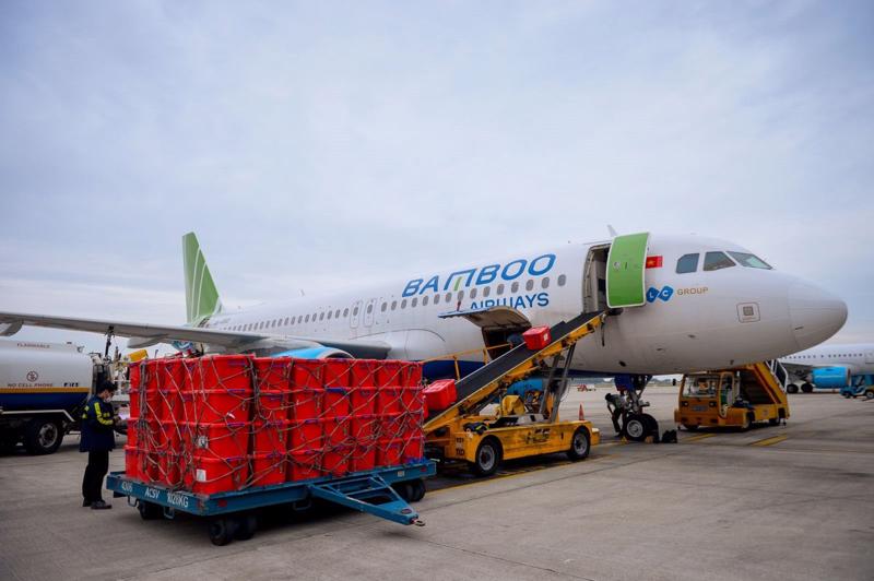 Bamboo Airways vận chuyển hàng hóa, thiết bị y tế… tới các điểm nóng về dịch bệnh tại Việt Nam .