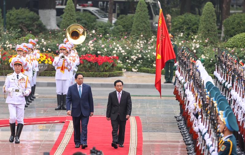 Thủ tướng Chính phủ Phạm Minh Chính chủ trì lễ đón chính thức Thủ tướng Lào Phankham Viphavanh - Ảnh: VGP