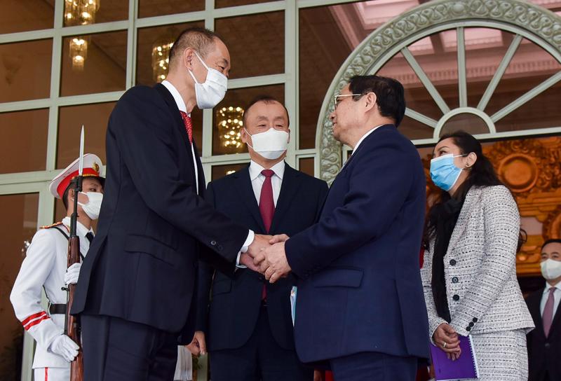 Thủ tướng Phạm Minh Chính cảm ơn WHO và cá nhân ông Takeshi Kasai đã hỗ trợ Việt Nam trong ứng phó với đại dịch Covid-19 - Ảnh: VGP