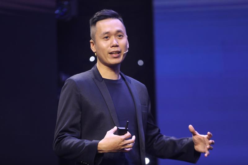 Mr. Johnny Tri Dung, CMO of DecomWings. Photo: VnEconomy