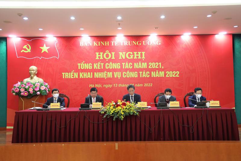 The conference reviewing work in 2021 and deploying tasks for 2022, held by the Party Central Committee’s Economic Commission on January 13. Source: VnEconomy