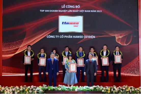 Bà Nguyễn Thị Hải Yến - Tổng giám đốc Hawee M&E tại Lễ trao giải hôm 14/1/2022.