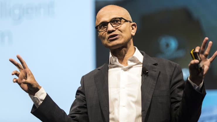 CEO Satya Nadella của Microsoft - Ảnh: Bloomberg.