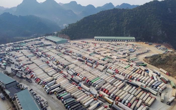 Gần 5.000 container "tắc" ở cửa khẩu phía Bắc từ giữa tháng 12/2021.