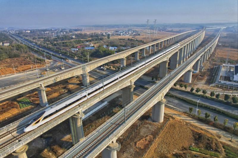 Trung Quốc, quốc gia có mạng lưới đường sắt cao tốc lớn nhất thế giới, sẽ nâng tổng chiều dài mạng lưới này lên 50.000 km vào năm 2025 - Ảnh: Xinhua