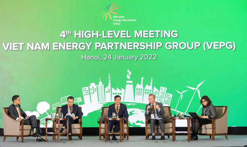 Tọa đàm Tầm nhìn chiến lược về quá trình chuyển dịch năng lượng bền vững tại Việt Nam.