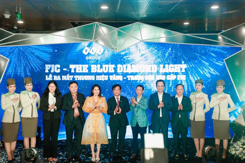 Lễ ra mắt thương hiệu Vàng - Trang sức cao cấp FJC và khai trương showroom đầu tiên tại Tầng 1, Trung tâm thương mại Bamboo Airways Tower, 265 Cầu Giấy, Hà Nội diễn ra ngày 26/1/2022.