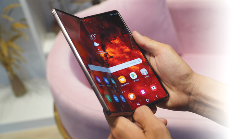 Smartphone màn hình gập, kết nối 5G, cải tiến camera sẽ là xu hướng smartphone 2022.