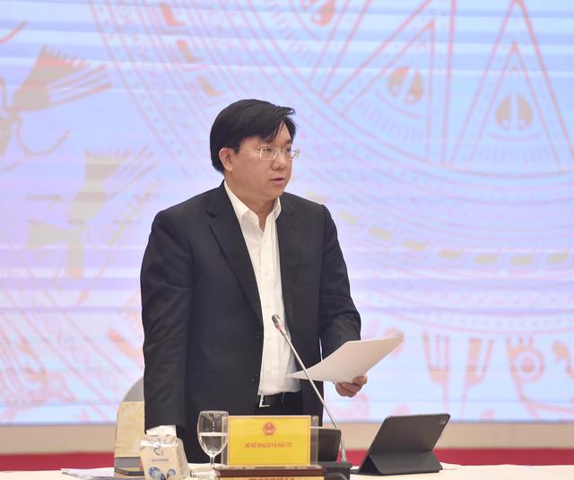 Thứ trưởng Trần Duy Đông thông tin tới báo chí về gói hỗ trợ phục hồi kinh tế 350.000 tỷ đồng - Ảnh: VGP/Đức Tuân