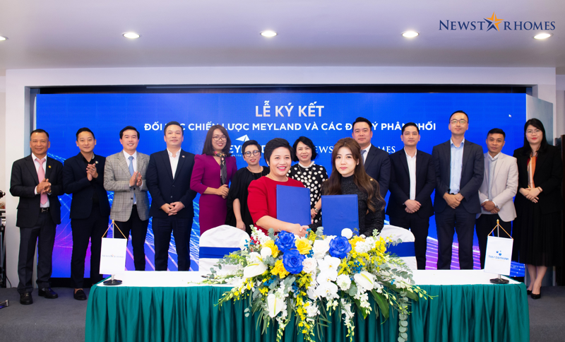 Đại diện NewstarHomes và Tân Á Đại thành - Meyland ký kết hợp tác chiến lược2022.