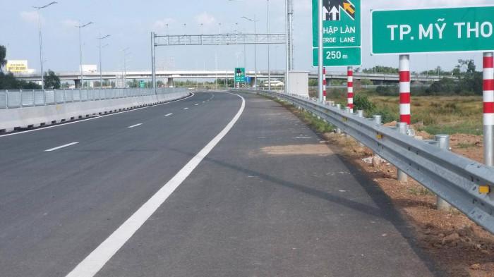 Dự án cao tốc Mỹ Thuận - Trung Lương vừa thông xe kỹ thuật vào tháng 01/2022, là một trong bảy dự án cao tốc vùng đồng bằng sông Cửu Long, trong đó có cao tốc Châu Đốc - Cần Thơ - Sóc Trăng sắp được triển khai.