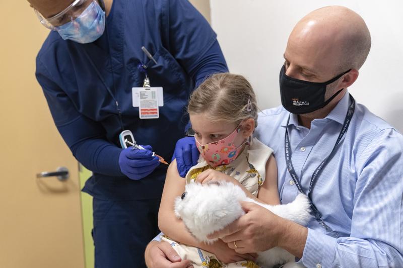 FDA hoãn duyệt tiêm vaccine Covid-19 của Pfizer/BioNTech cho trẻ dưới 5 tuổi để chờ thêm dữ liệu - Ảnh: Getty Images