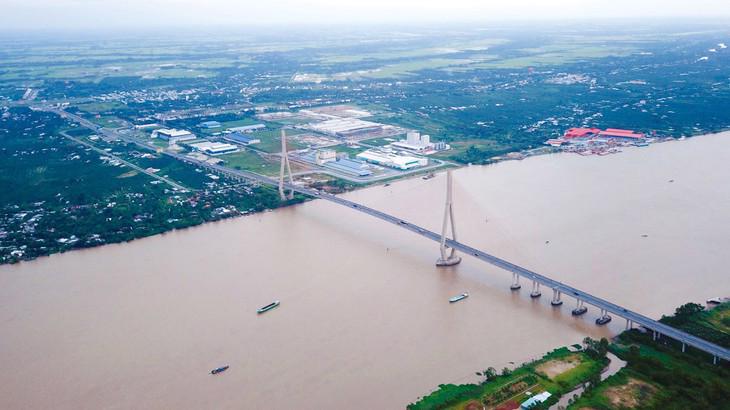 Cao tốc Cần Thơ - Cà Mau có điểm đầu kết nối vào tuyến cao tốc Mỹ Thuận - Cần Thơ, vào vị trí cầu Cần Thơ 2...
