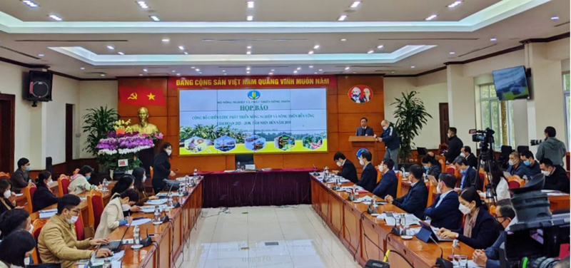 Bộ trưởng Lê Minh Hoan chủ trì họp báo ngày 17/02/2022.