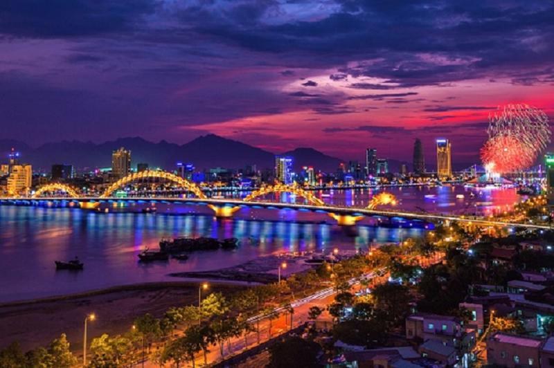 Đà Nẵng là một thành phố đa diện, có nhiều điểm đến thú vị và độc đáo nhất Việt Nam. Nếu bạn muốn khám phá những vùng đất mới mẻ, đi thăm quan những địa danh lịch sử thì Đà Nẵng chắc chắn là điểm đến tuyệt vời nhất. Hãy cùng xem ảnh và bắt đầu lên kế hoạch cho chuyến du lịch Đà Nẵng của bạn ngay!