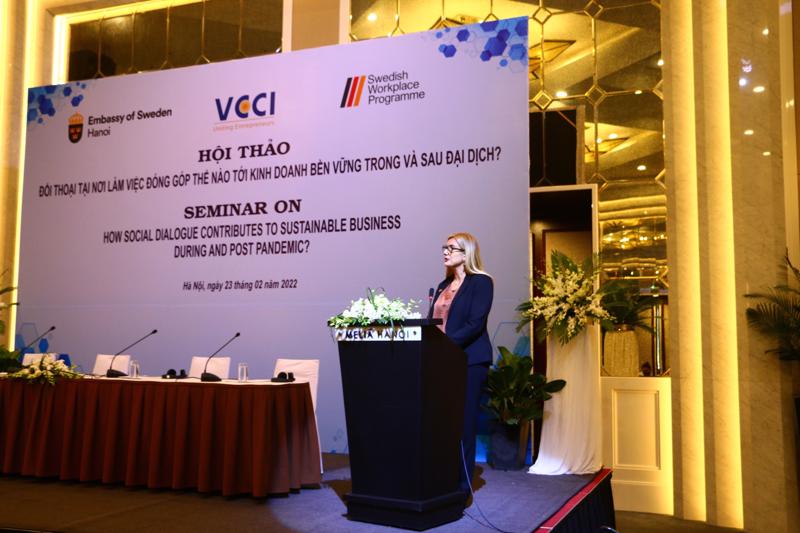 Đại sứ Thụy Điển tại Việt Nam Ann Måwe phát biểu tại hội thảo. 