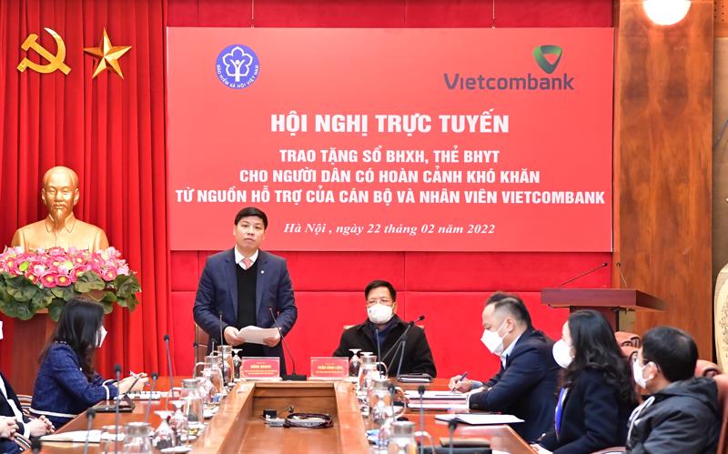 Ông Hồng Quang - Thành viên Hội đồng Quản trị, Giám đốc Khối Nhân sự, Chủ tịch Công đoàn Vietcombank phát biểu tại Hội nghị.