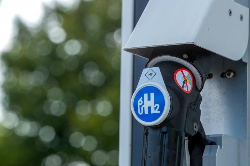 Máy bơm tiếp nhiên liệu hydro tại một trạm xăng ở Berlin, Đức - Ảnh: 
