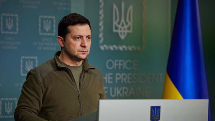 Tổng thống Ukraine Volodymyr Zelenskyy tổ chức họp báo về hoạt động quân sự của Nga ở Ukraine hôm 25/2 - Ảnh: Getty Images