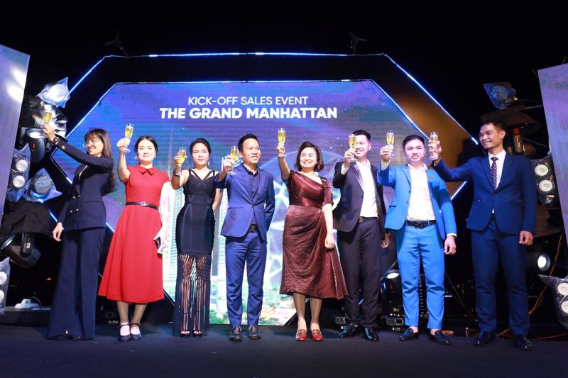 Đại diện Mai Việt Land, Toàn Thịnh Land cùng các đại lý góp mặt trong sự kiện kick-off sales The Grand Manhattan.