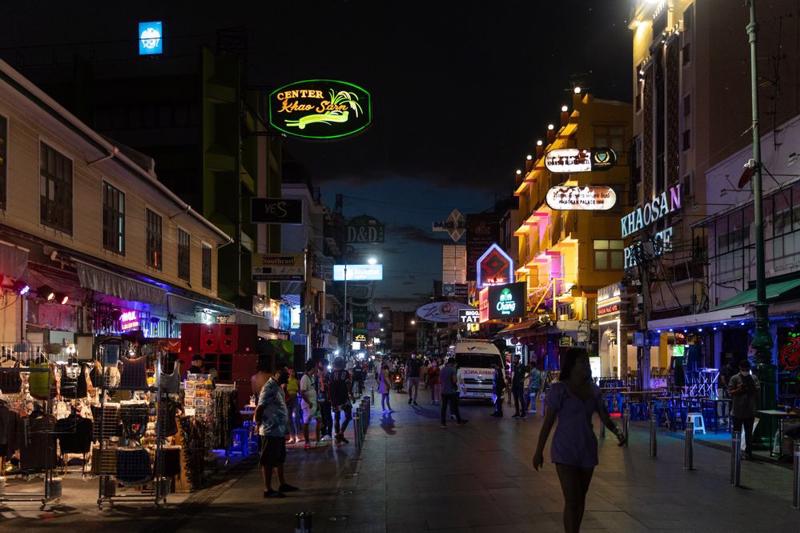 Cảnh vắng vẻ tại phố Khaosan - nổi tiếng đông đúc và nhộn nhịp tại Bangkok tại Bangkok, Thái Lan - vào đầu tháng 2/2022 - Ảnh: Bloomberg