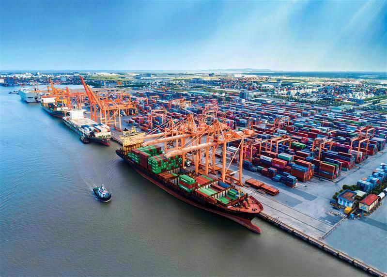 Trong bối cảnh đại dịch, Việt Nam luôn nỗ lực giữ vững vùng xanh cảng biển, duy trì chuỗi cung ứng vận tải bằng đường biển với các nước thuộc ASEAN và quốc tế.