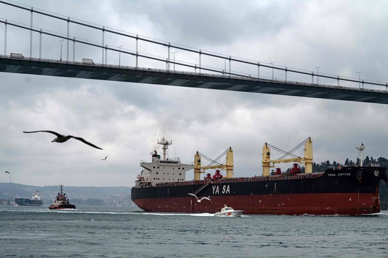 Tàu Yasa Jupiter của Thổ Nhĩ Kỳ bị trúng tên lửa ngoài khơi thành phố cảng Odessa, Ukraine - Ảnh: WSJ