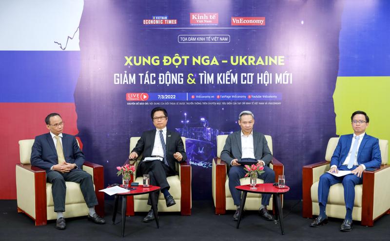 Tọa đàm “Xung đột Nga - Ukraine: Giảm tác động và tìm kiếm cơ hội”, do Tạp chí Kinh tế Việt Nam/VnEconomy tổ chức ngày 7/3 - Ảnh: Chu Xuân Khoa