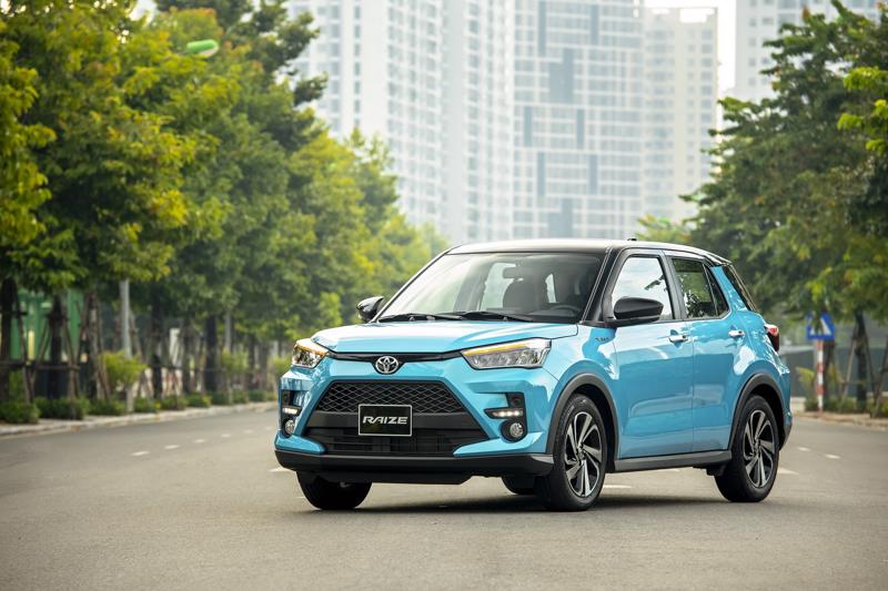 Tại Việt Nam, Toyota Raize được nhập khẩu nguyên chiếc và bắt đầu bán từ cuối năm 2021, giá từ 527 - 535 triệu đồng.