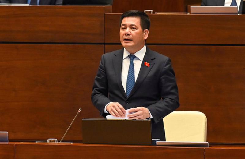 Minister of Industry and Trade Nguyen Hong Dien at the meeting of the National Assembly Standing Committee on petroleum management on March 16