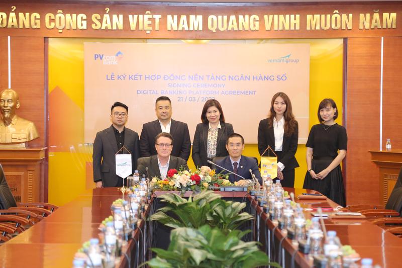PVcomBank and Vemanti Group sign the contract on a digital banking platform.