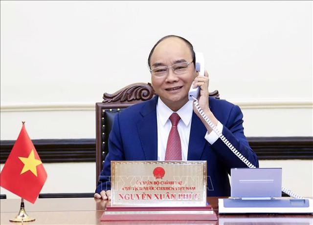 Chủ tịch nước Nguyễn Xuân Phúc điện đàm với Tổng thống đắc cử Hàn Quốc Yoon Suk - yeol - Ảnh: TTXVN