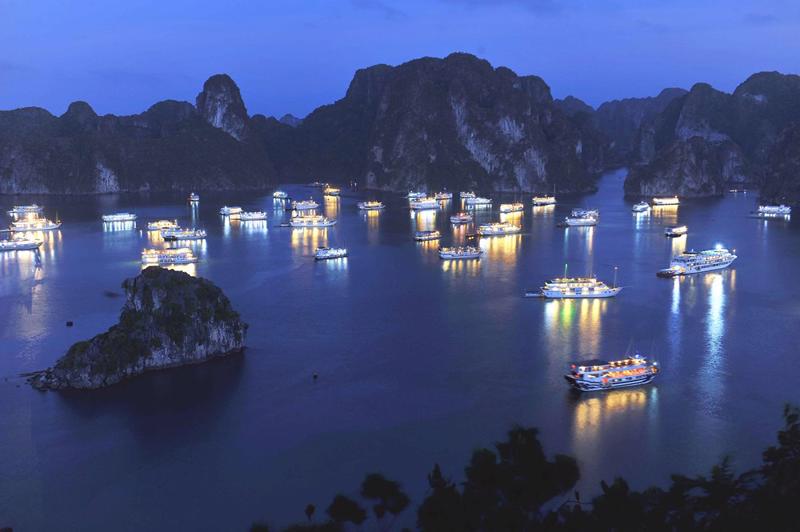 Phố đêm du thuyền là một trong những sản phẩm du lịch trọng điểm của Quảng Ninh trong năm 2022