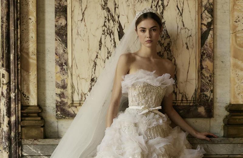 Top 10 mẫu váy cưới màu đỏ đẹp lộng lẫy dành cho cô dâu - Tài Lộc Wedding