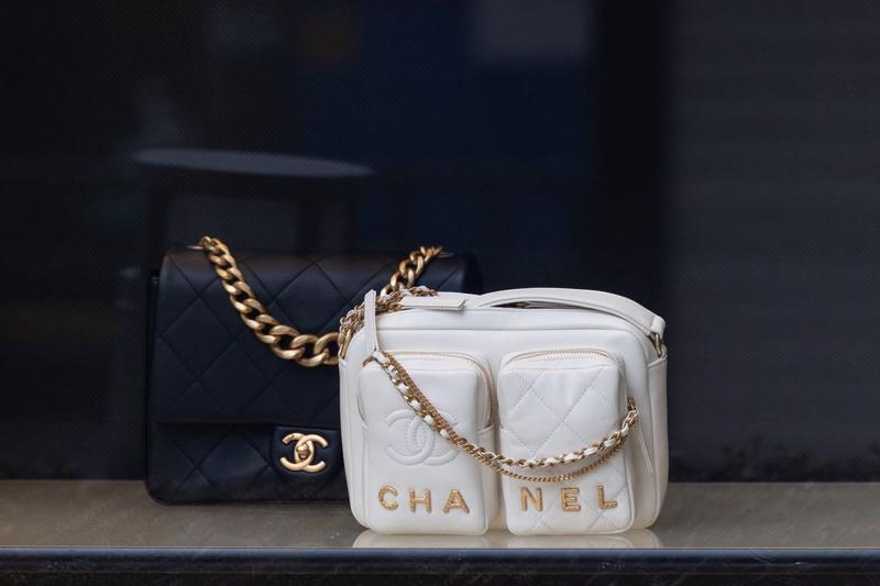 Chanel dừng bán túi cho người Nga muốn mang sản phẩm về quê nhà - Ảnh: Getty Images