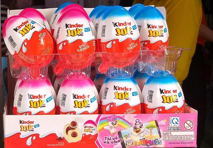 Kẹo trứng Kinder Joy đang được tiêu thụ rất phổ biến tại Việt Nam