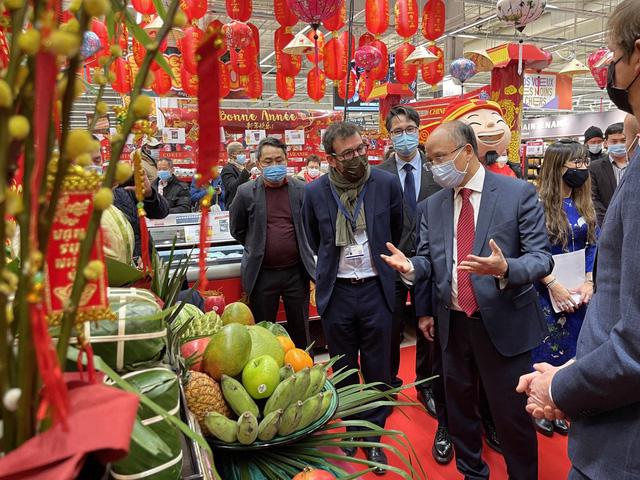 Đại sứ giới thiệu hàng Việt tại Tuần hàng Việt Nam tại Pháp