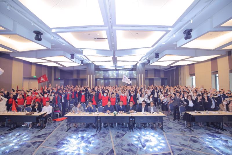 Hàng trăm chiến binh kinh doanh có mặt tại sự kiện, hứng khởi đón chờ những thành công mới. Ảnh Lynn Times Phú Yên.