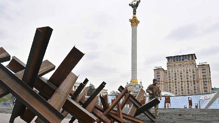 Ước tính sơ bộ nền kinh tế Ukraine đã thiệt hại khoảng 565 tỷ USD do chiến tranh - Ảnh: Reuters